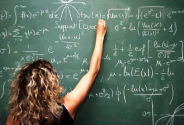 Majoritaires à l&rsquo;université, minoritaires dans les sciences : un paradoxe qui parle aussi aux Tunisiennes